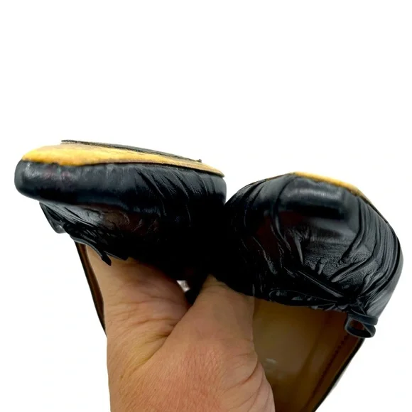 GUCCI BLACK PUMPS w RUCHING & BOW - Picture 2 of 7